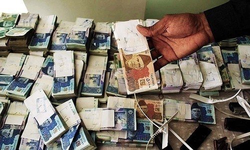 Smuggling Is Starving Pakistan’s Economy Bank notes in image