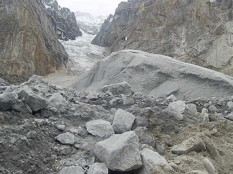 Pakistani flag atop the debris of the avalanche.