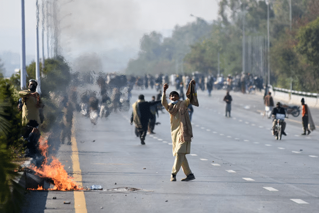 pakistan political protests economic cost