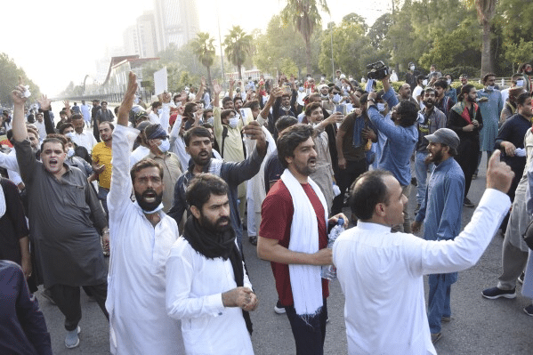 pakistan political protests economic cost