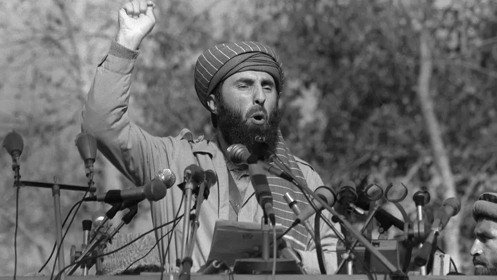 Gulbuddin Hekmatyar addressing Mujahideens.