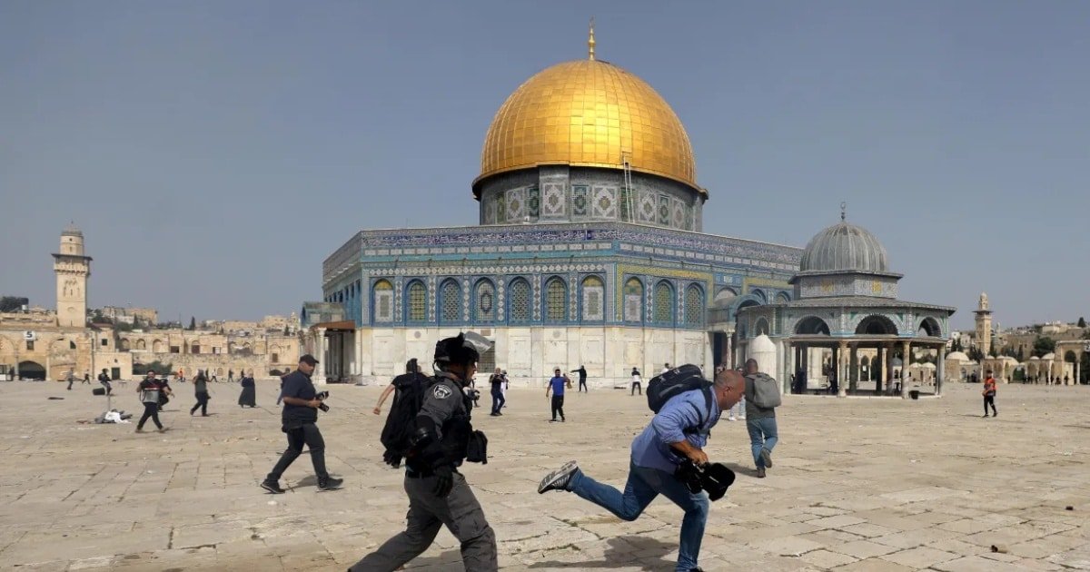 Israeli military in Al Aqsa Mosque