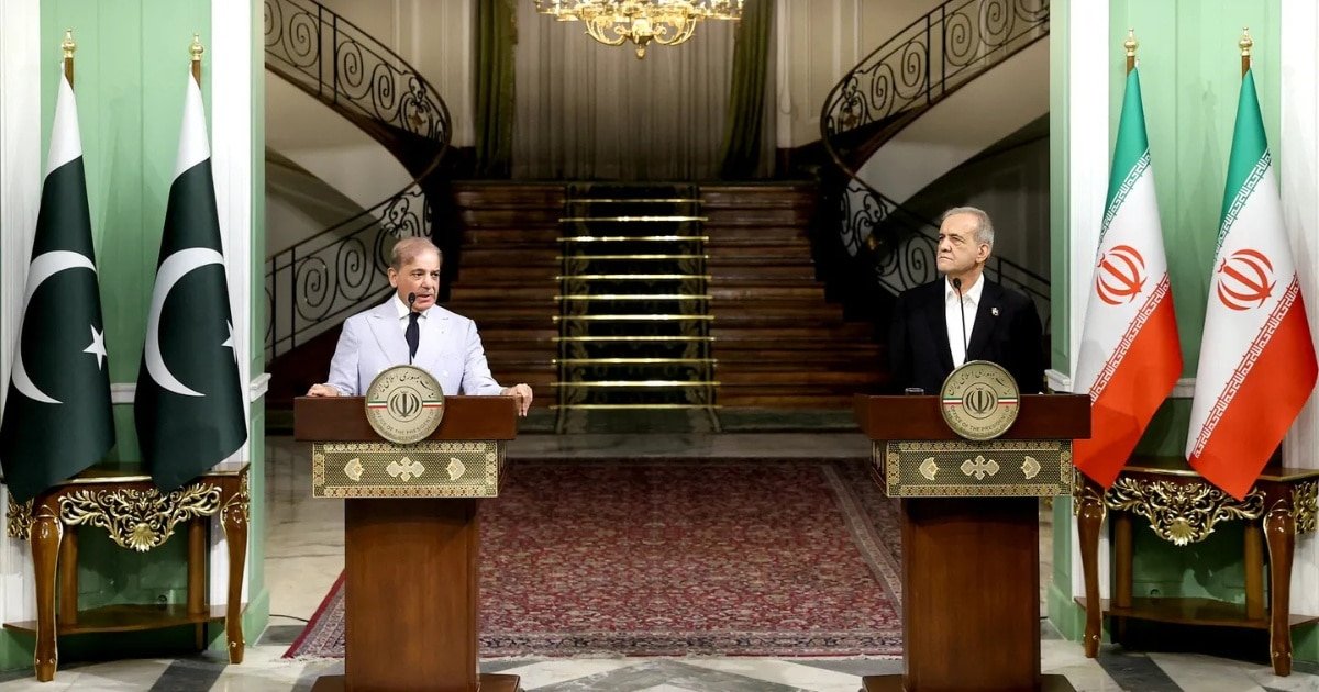 Pakistan's PM and Iranian President in a joint session.