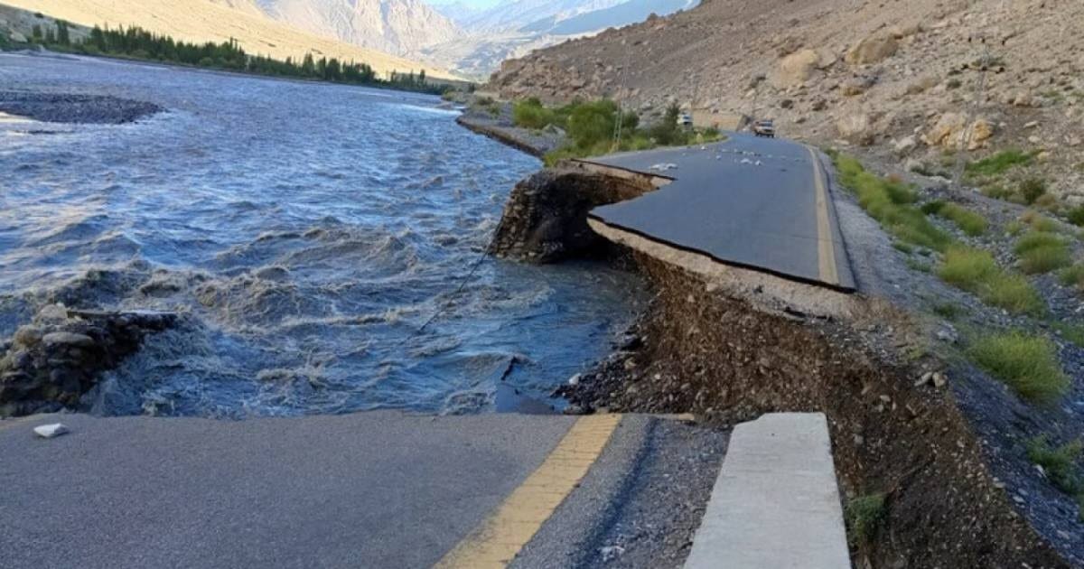 hunza-baltistan-cut-off-as-floods-block-karakoram-highway