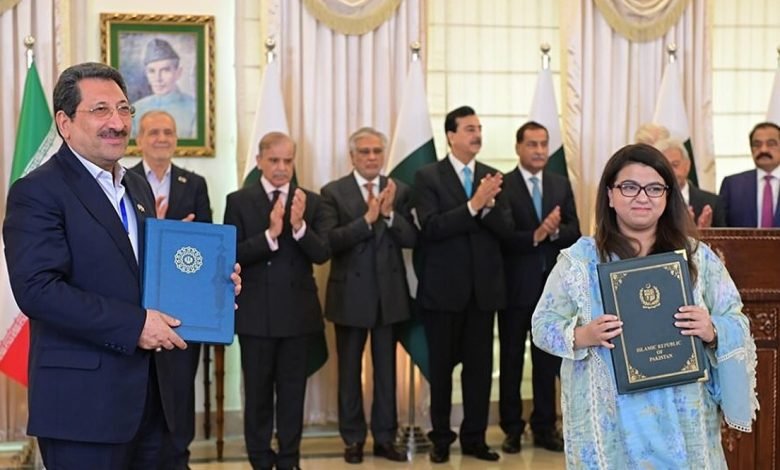 Pakistan and Iran delegations after signing MOUs for sharing Science and Technology 