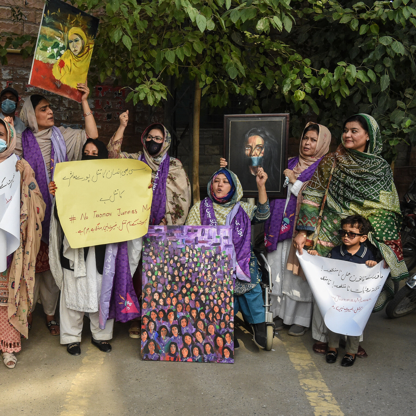 Women protest the honor killing of Bano Bibi in Islamabad