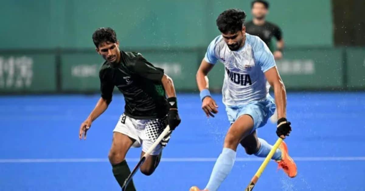 Pakistan and india hockey player