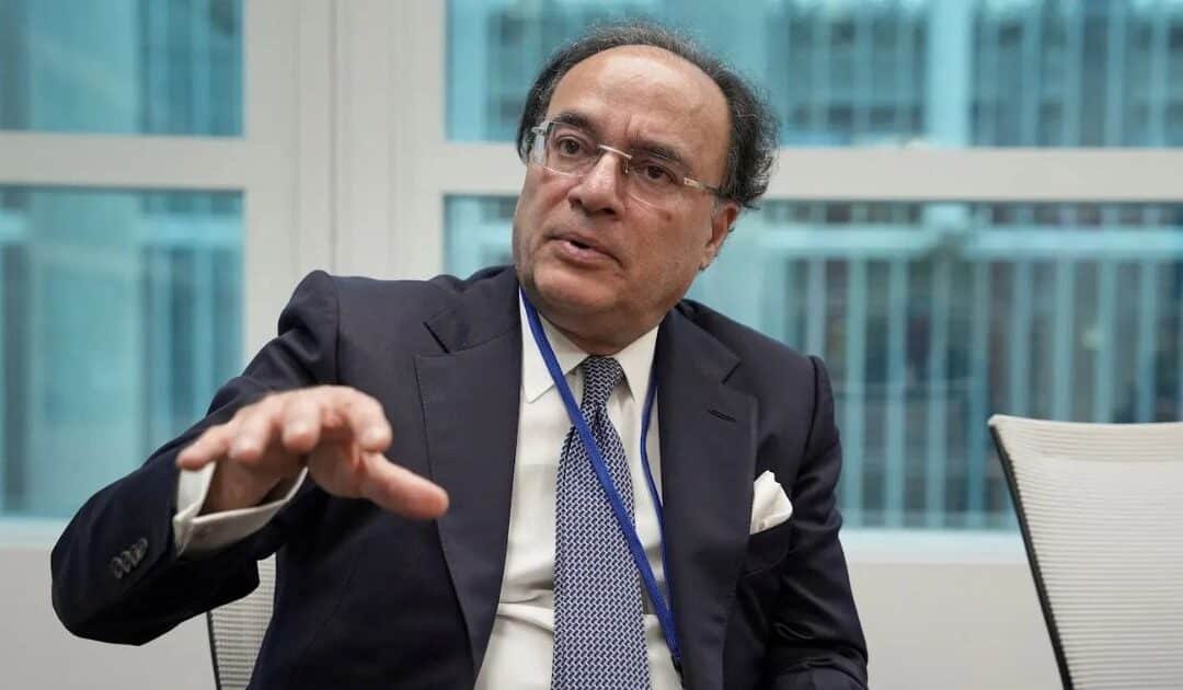Aurangzeb Departs for Washington to Attend IMF and WB Annual Meetings