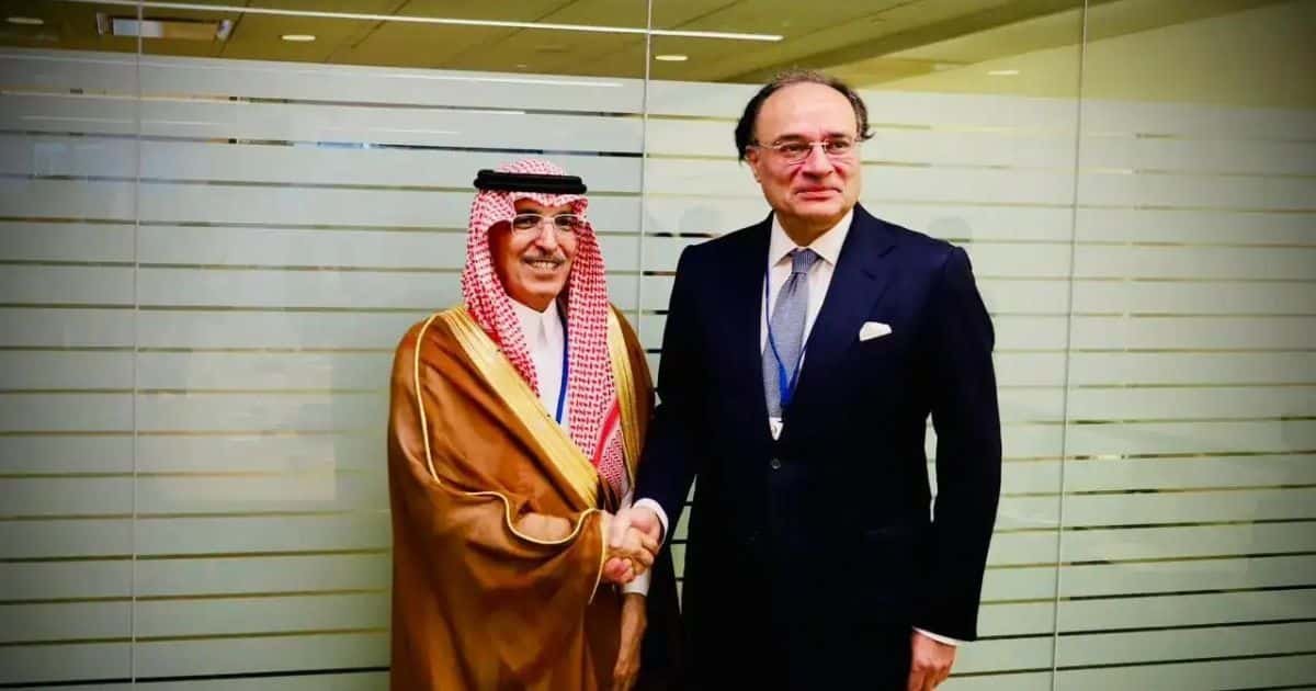Aurangzeb Meets Saudi Finance Minister, Briefs Him on PIA and Airport Privatisation