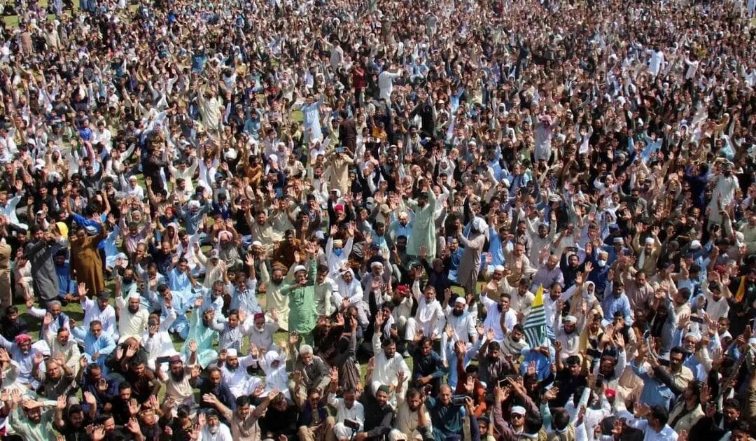 Communication Blackout Paralyzes AJK as Talks Begin to Ease Crisis