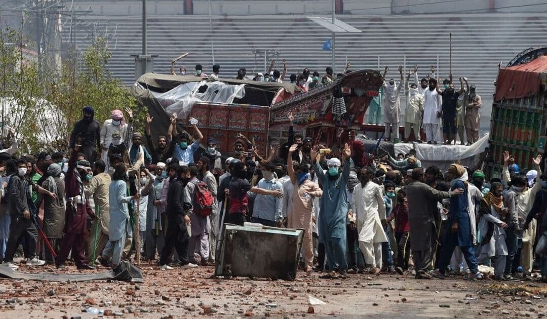 TLP Protest March Sparks Clashes in Lahore, Security Tightens Across Twin Cities