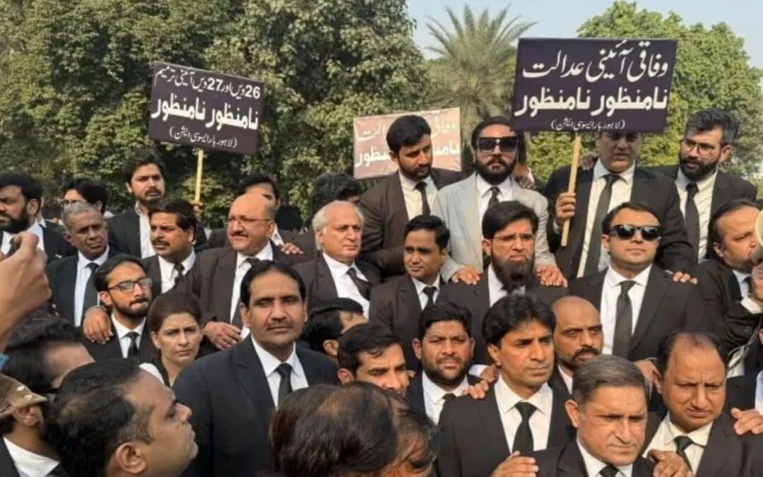 Lahore Lawyers Rally Against 27th Amendment, Term It Threat to Judicial Independence