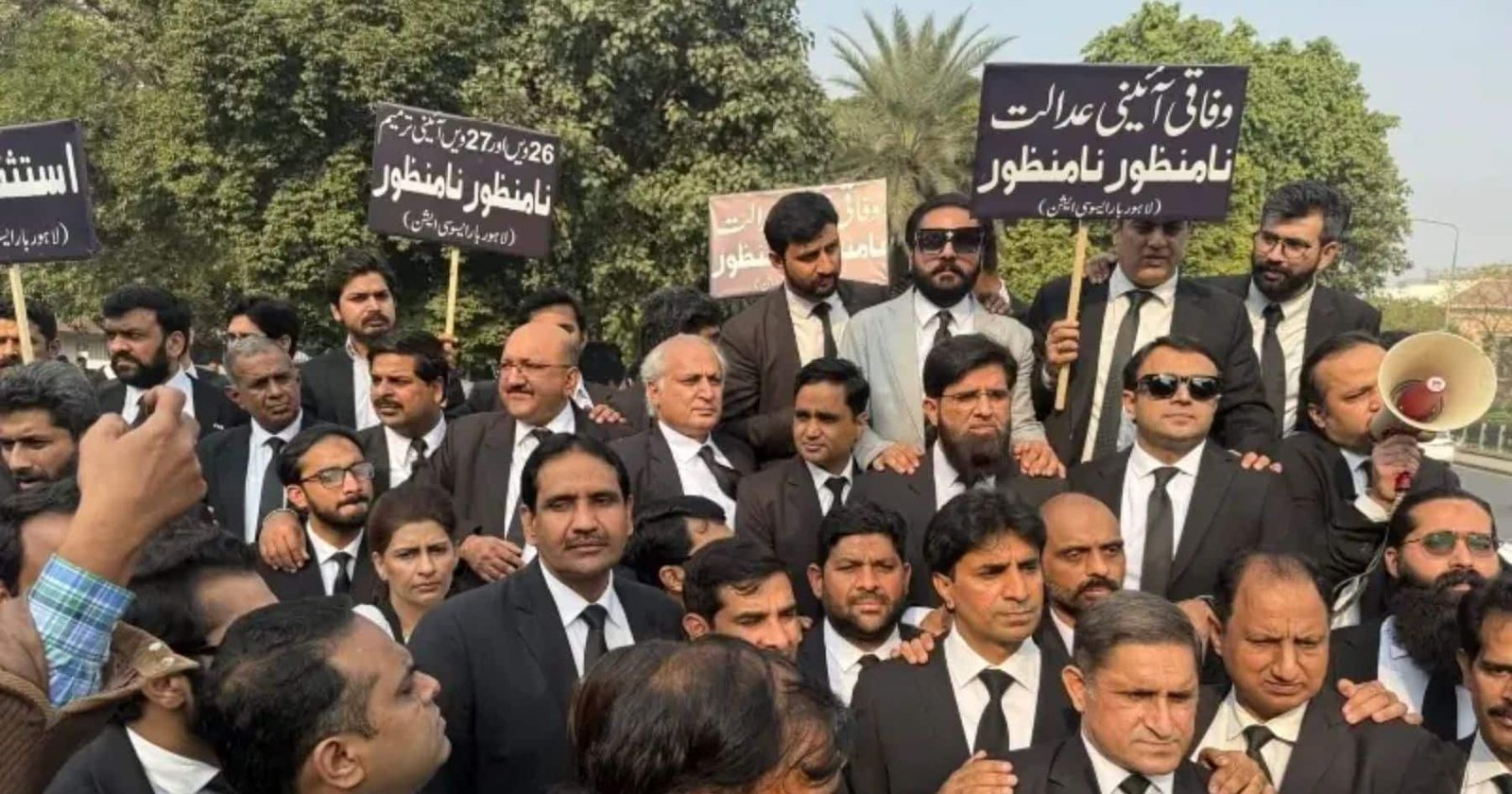 Lahore Lawyers Rally Against 27th Amendment, Term It Threat to Judicial Independence
