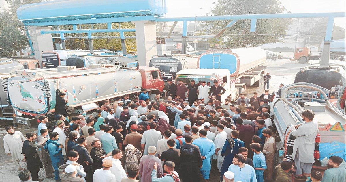 Residents of Karachi’s District Central Protest Severe Water Shortage