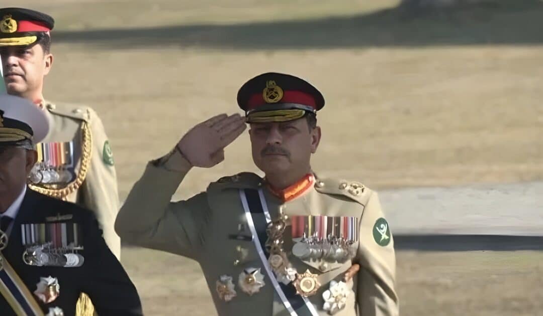Field Marshal Asim Munir Receives Guard of Honour at GHQ After Historic First as Pakistan’s Chief of Defence Forces