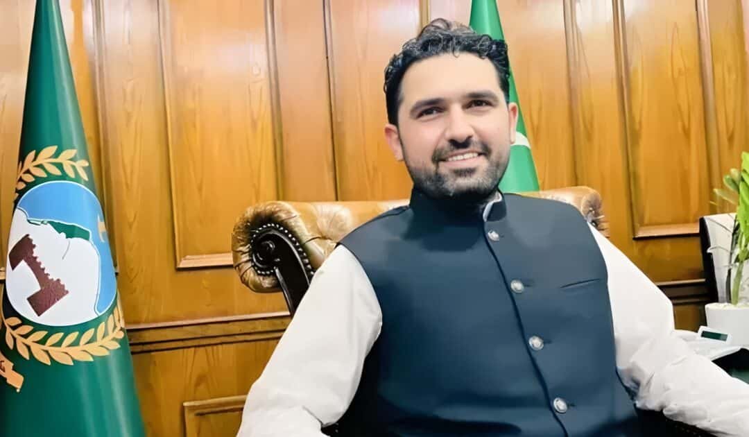 KP Chief Minister Urges Political Unity in Larger National Interest