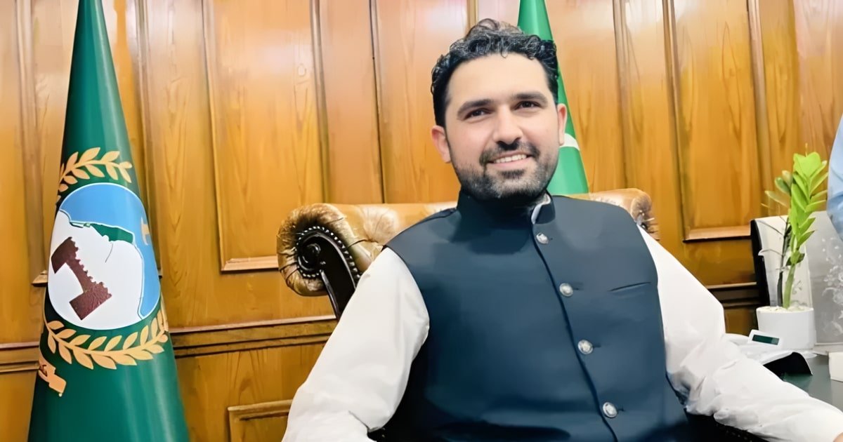 KP Chief Minister Urges Political Unity in Larger National Interest