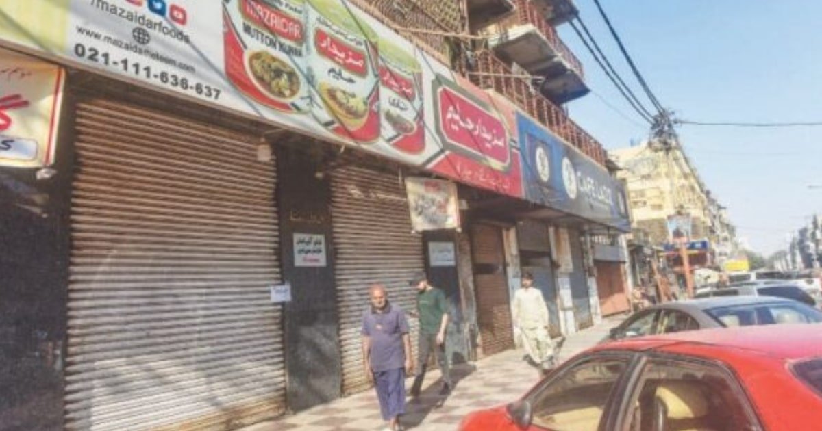 21 Burns Road Eateries Sealed for Footpath Encroachments in Karachi 21 Burns Road Eateries Sealed for Footpath Encroachments in Karachi