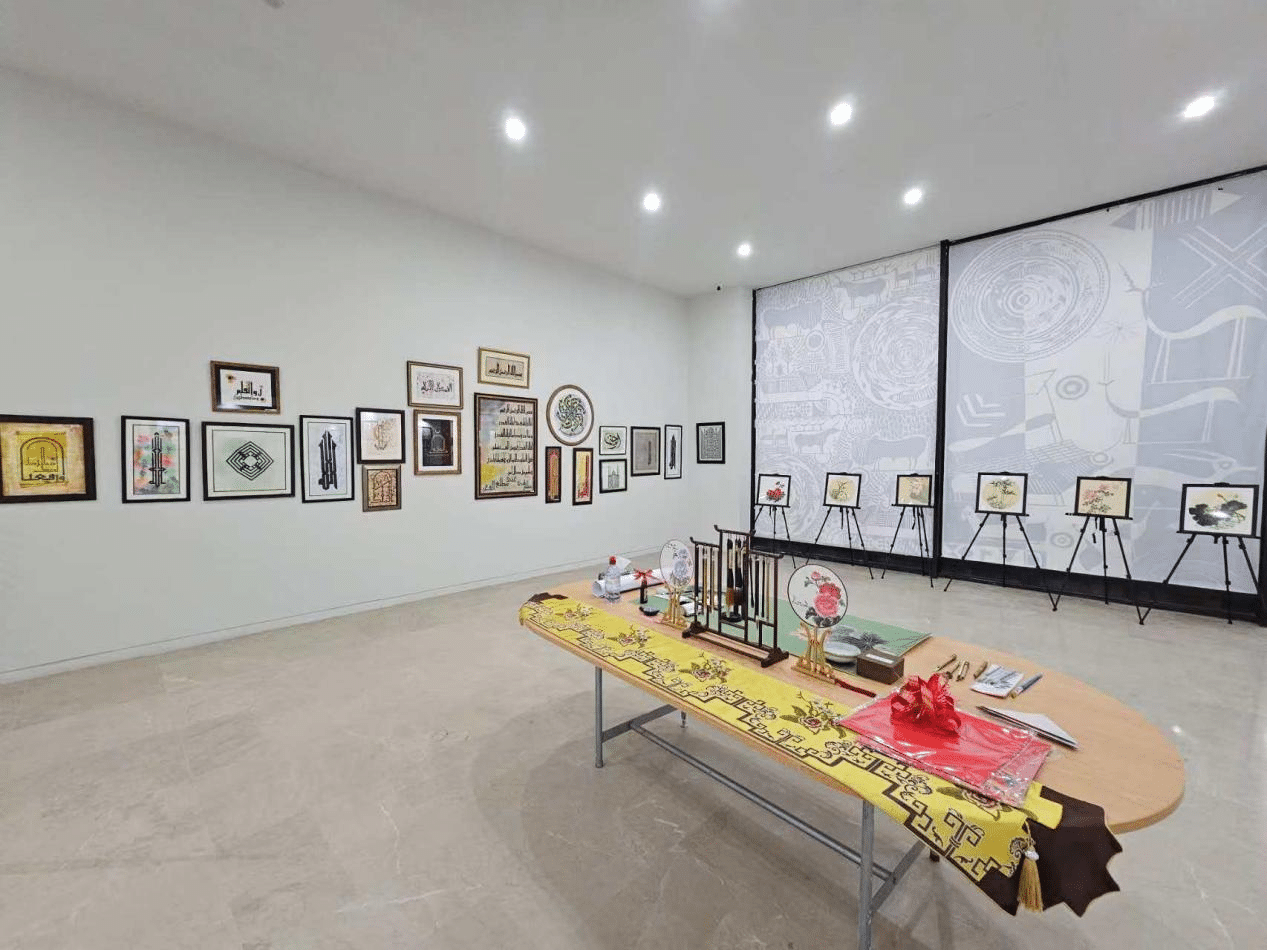 A Symphony of Ink: The “Hero Mudan” Exhibition Celebrates 75 Years of Brotherhood 1 The image depicts a scene from the exhibition.