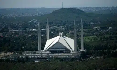 Biting Cold Grips Rawalpindi, Islamabad as Temperature Drops to Zero