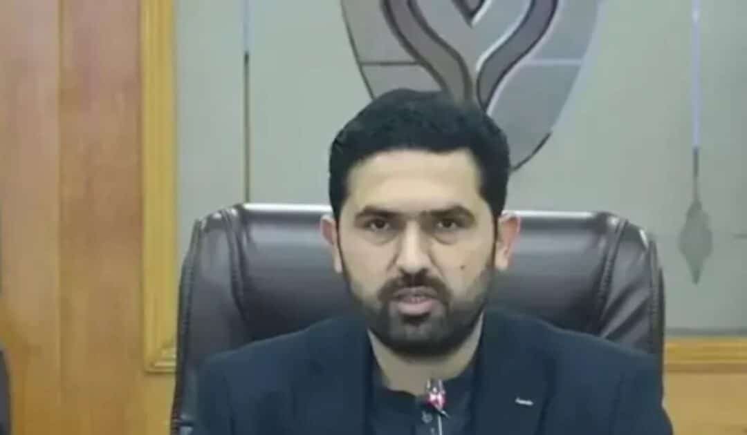 Officials delaying action on people’s complaints to face accountability: CM