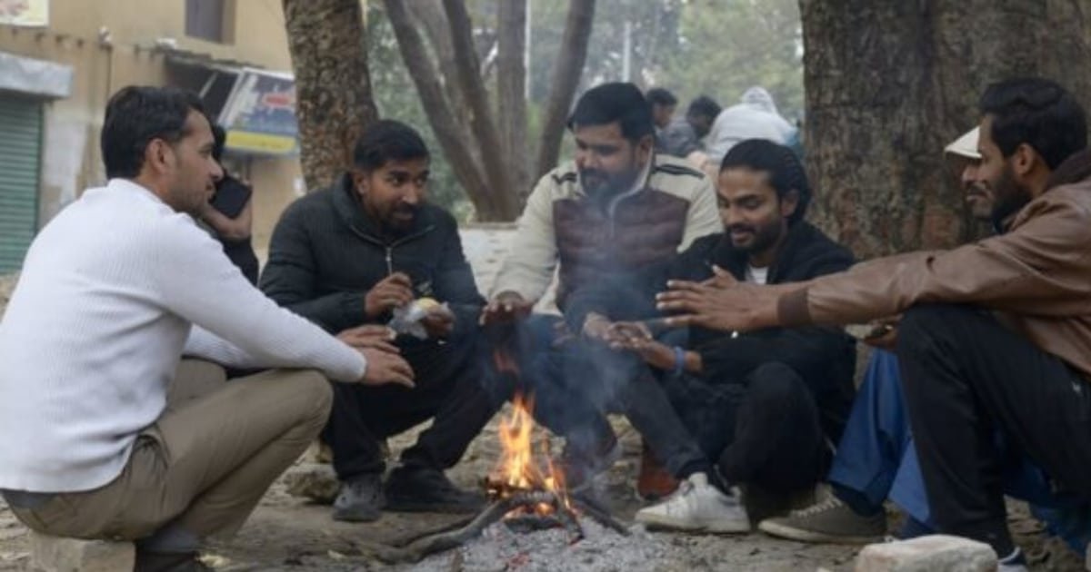 Temperatures Dip as Snowfall Hits Murree, Rain Chills Twin Cities