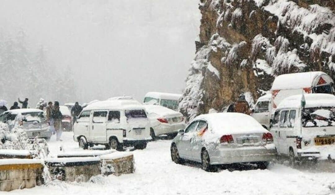 Travel Advisory Issued for Murree as Snowfall Brings Chill and Safety Warnings