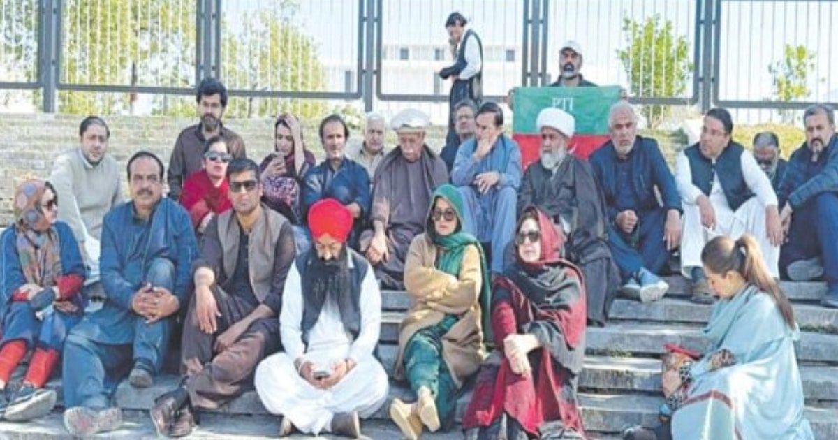 Five-Doctor Team Examines Imran Khan's Health in Jail