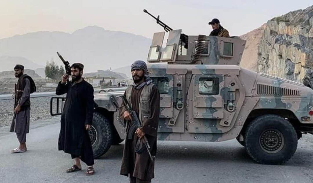 Footage Shows Afghan Taliban Running from Torkham Border