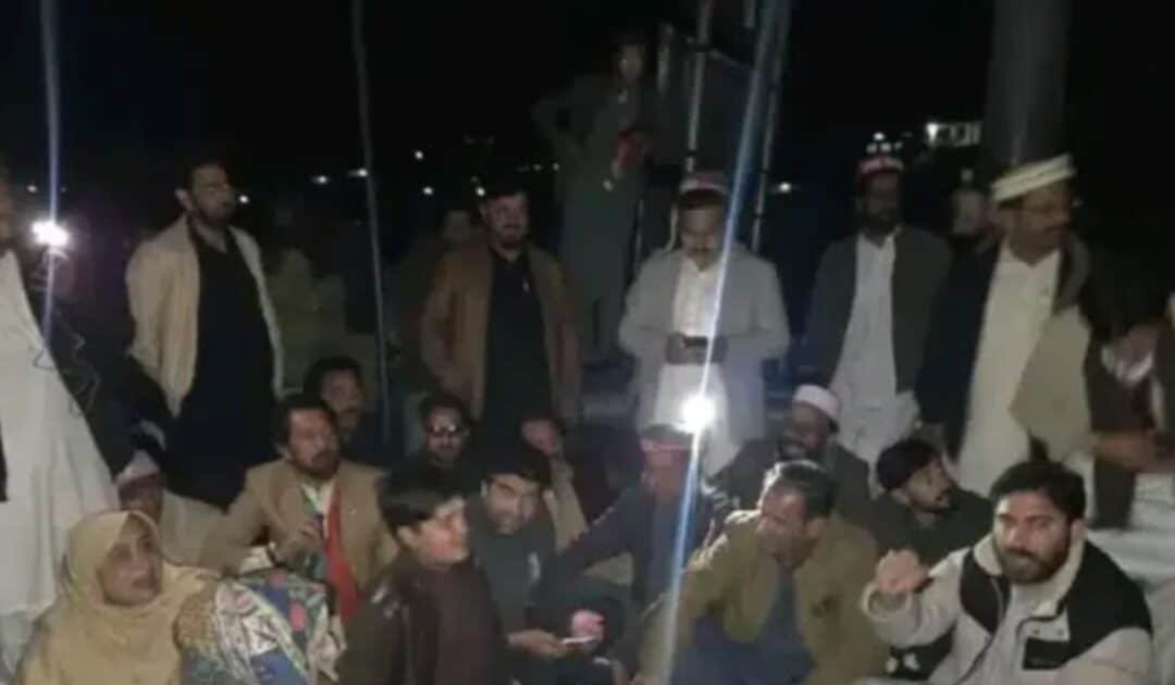 PHC Orders End to Blockades, Police Mobilize to Clear KP Roads