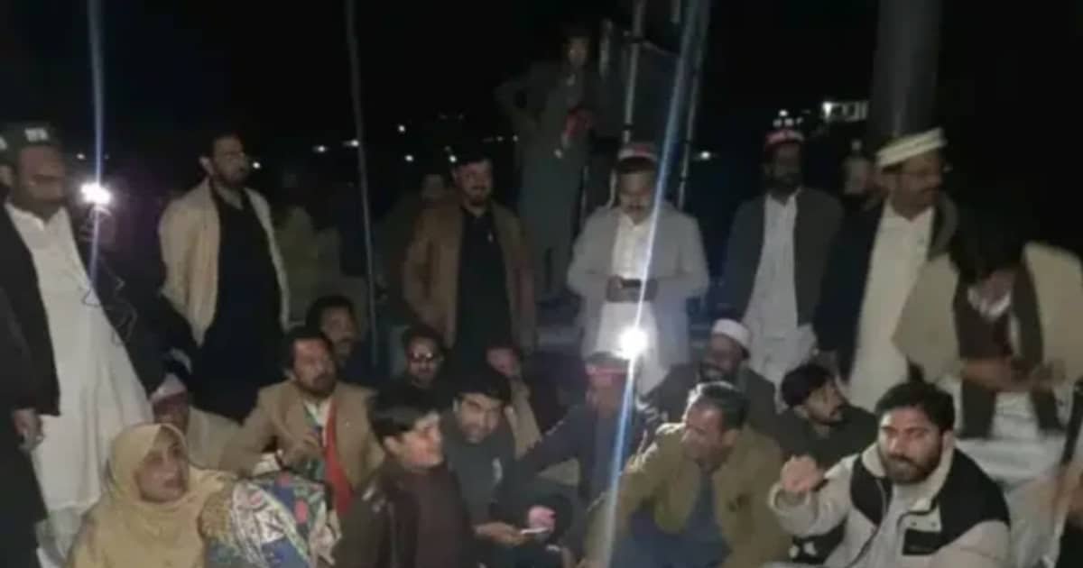 PHC Orders End to Blockades, Police Mobilize to Clear KP Roads