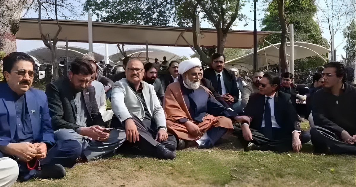 The Fight for Imran Khan’s Health, Opposition Protests at Supreme Court The Fight for Imran Khan’s Health, Opposition Protests at Supreme Court