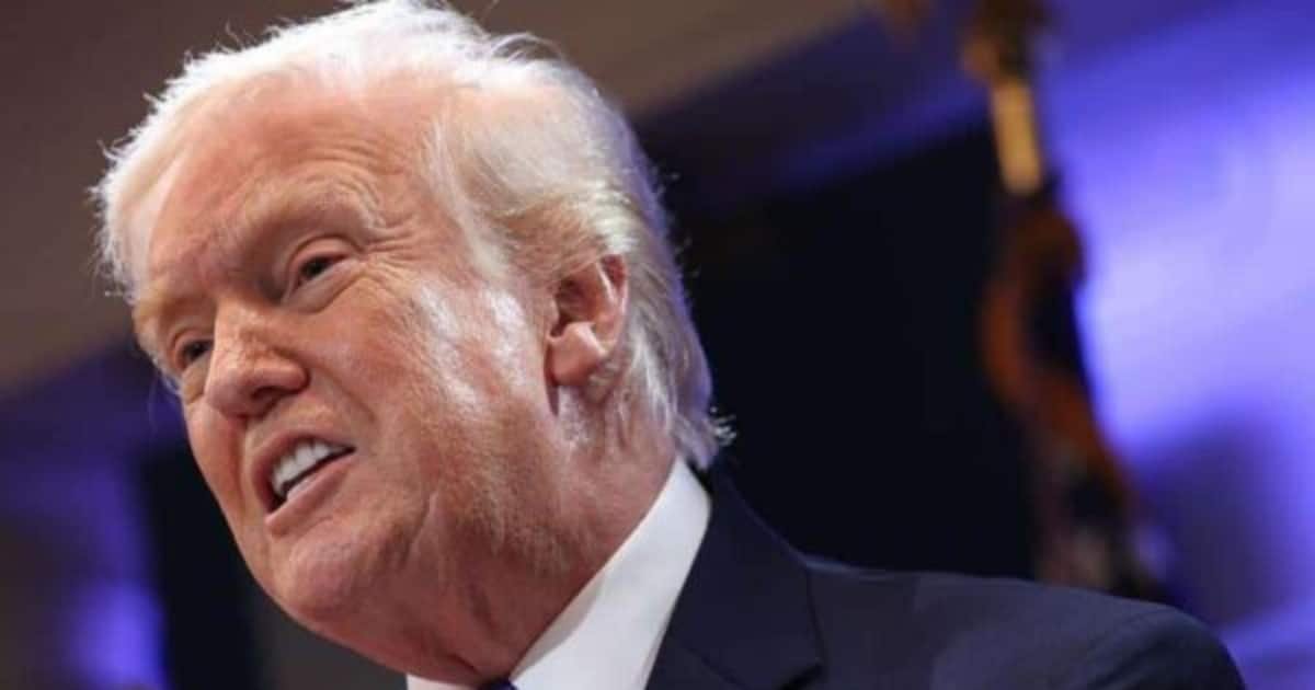 Trump Counter-Attacks with 10% Global Tariff Following Supreme Court Defeat