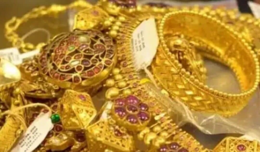 Gold and Silver Prices Plunge in Pakistan Amid Global Market Reset