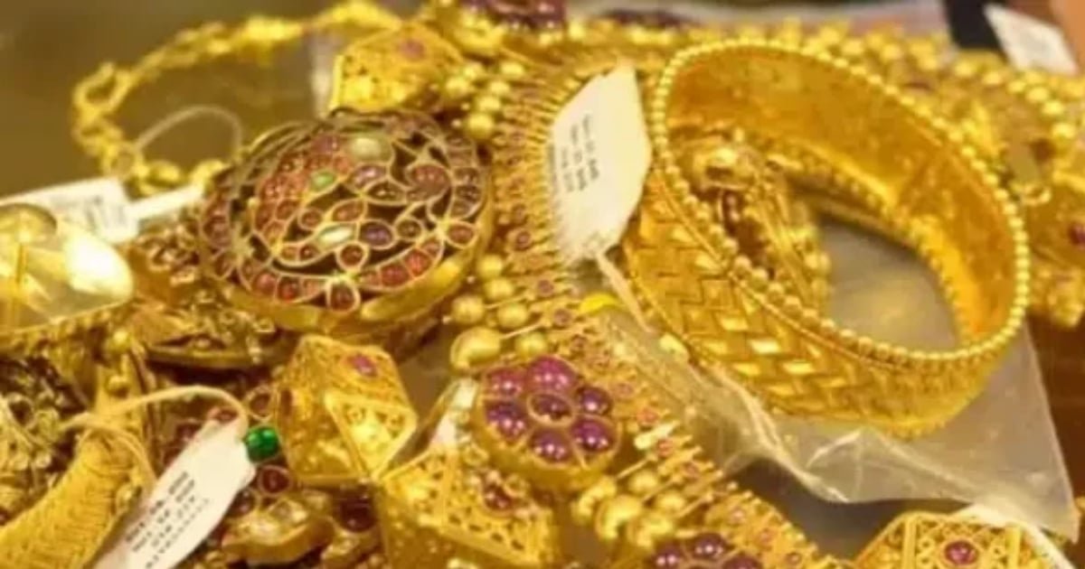 Gold and Silver Prices Plunge in Pakistan Amid Global Market Reset