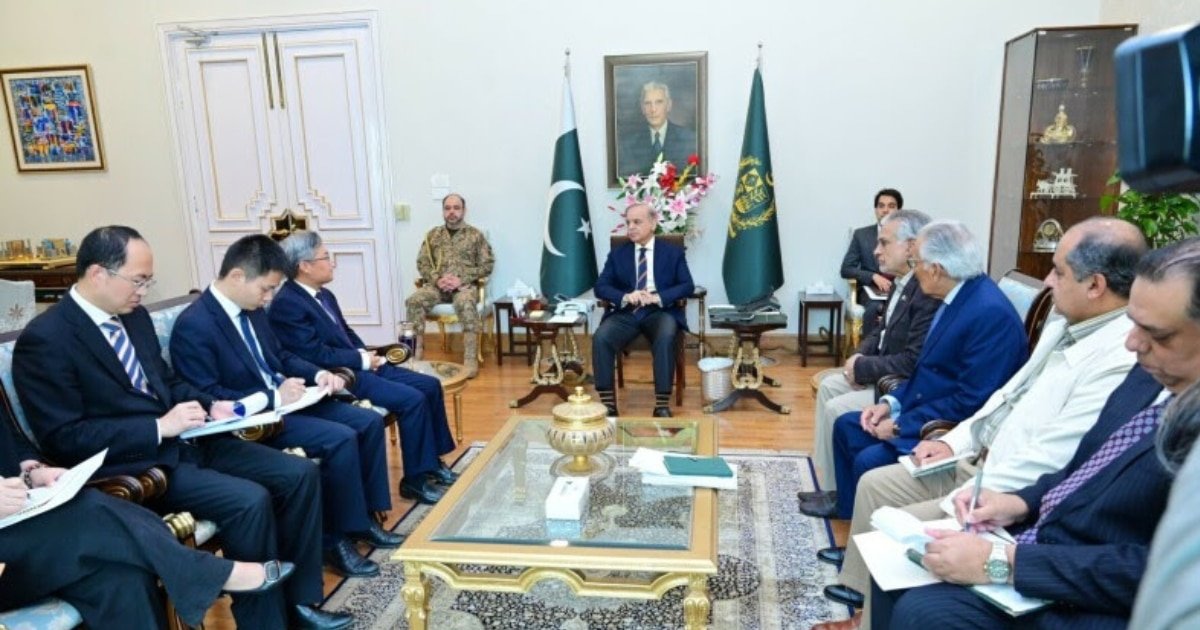 PM Shehbaz Highlights Pakistan’s De-escalation Role in High-Level Meeting With Chinese Envoy