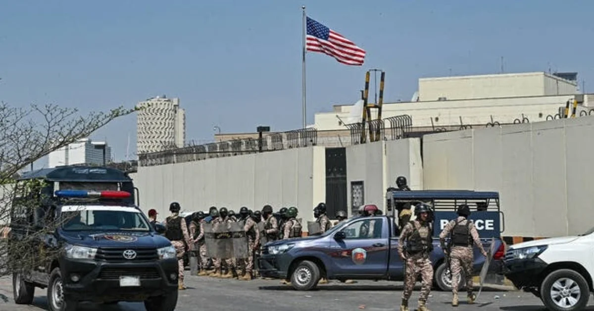 US Orders Non-Emergency Staff to Leave Consulates in Karachi and Lahore