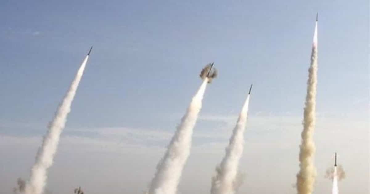 US Submarine Sinks Iranian Warship as Regional Conflict Escalates