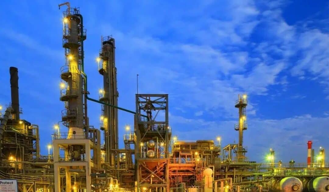 Attock Refinery shuts main crude unit as Islamabad security lockdown halts oil tankers