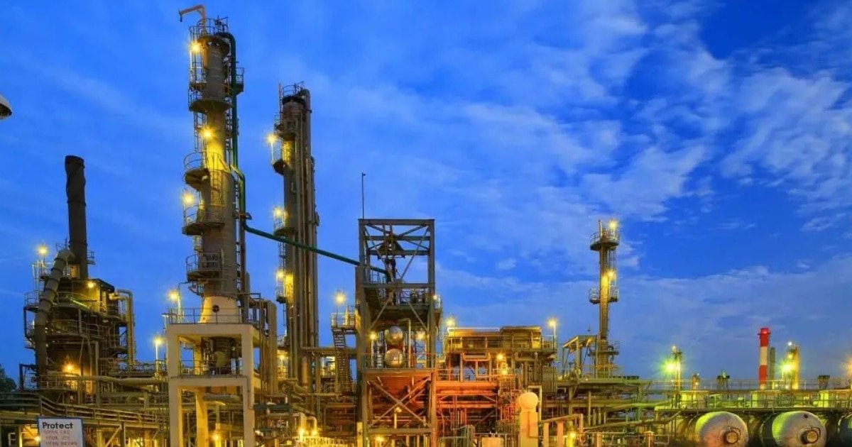 Attock Refinery shuts main crude unit as Islamabad security lockdown halts oil tankers Attock Refinery shuts main crude unit as Islamabad security lockdown halts oil tankers
