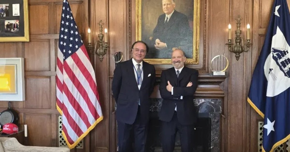 Aurangzeb meets with US Secretary of Commerce and IMF officials Aurangzeb meets with US Secretary of Commerce and IMF officials