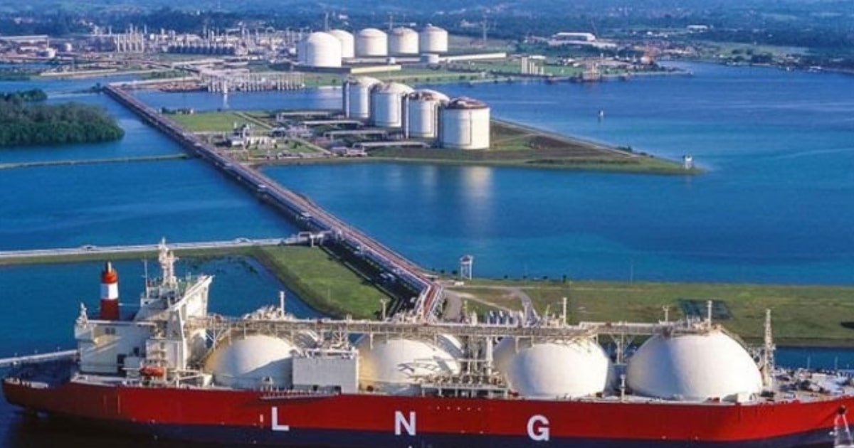 Azerbaijan offers LNG lifeline to Pakistan as Hormuz blockade strands Qatari shipments