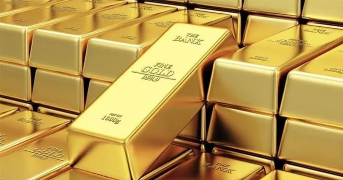 Gold prices in Pakistan fall below Rs500,000 mark amid global decline