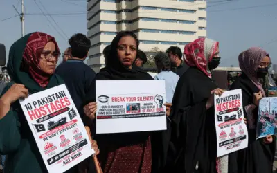 Families of Pakistani sailors held by Somali pirates beg for help