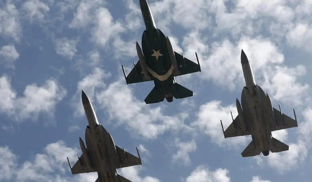 PAF fighter jets light up Islamabad skies for Marka-i-Haq anniversary