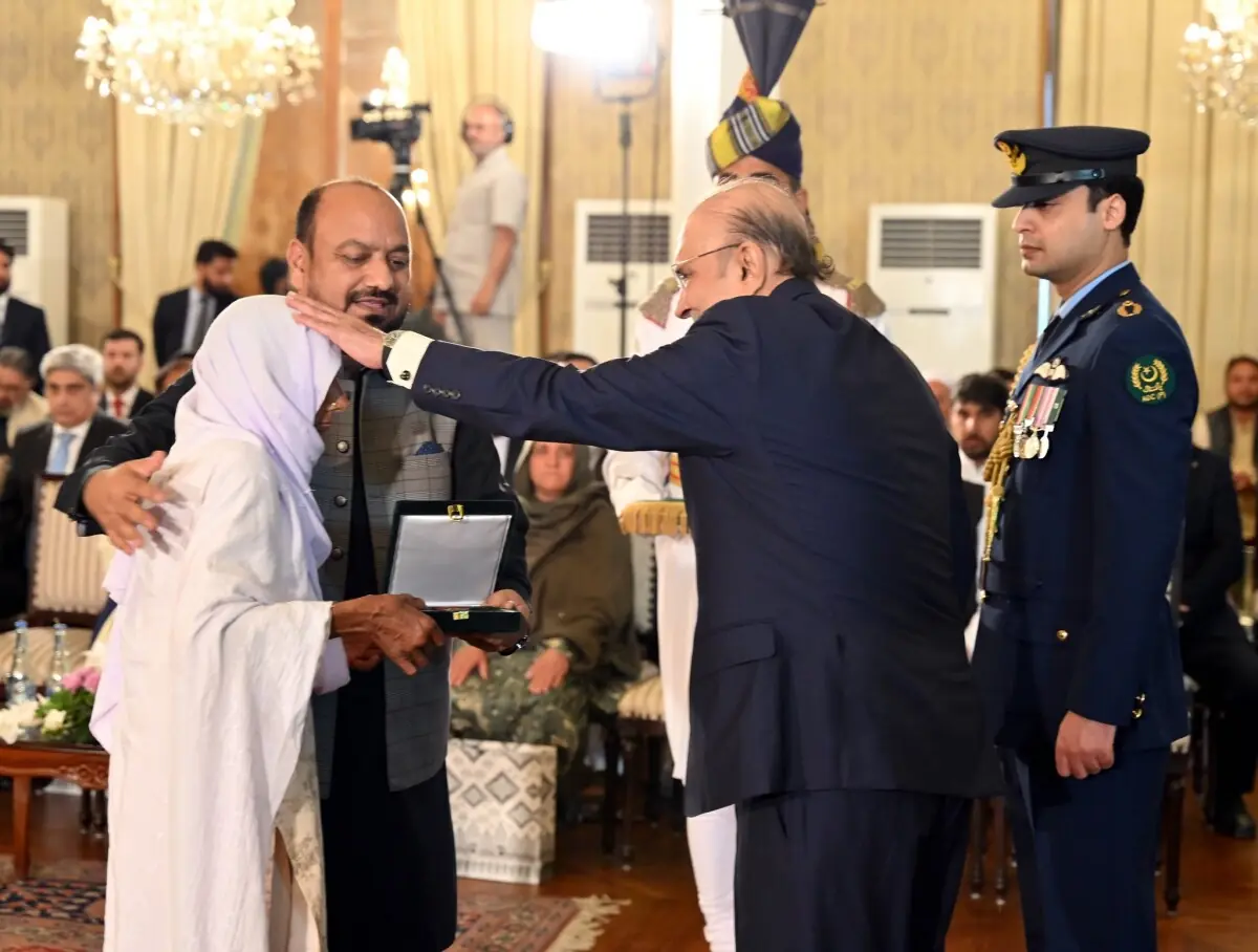 President Zardari confers civil awards; Liaqat Ali posthumously honored for bravery