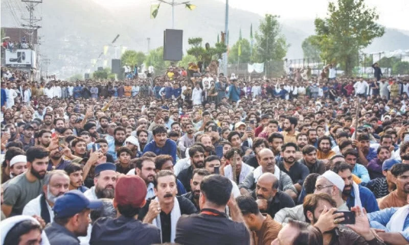 AJK protests: 04 police officers martyred and multiple civilian deaths reported amid complete information blackout