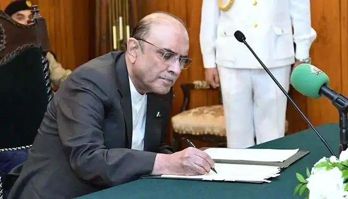 President Zardari enacts crucial bill to finalize PIA’s privatization process