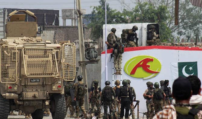 Security forces foil militant assault on Frontier Constabulary post in Peshawar