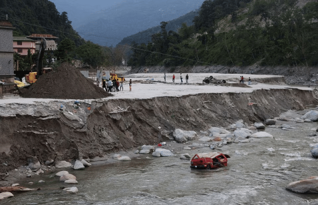 PMD Issues Nationwide Storm Warning: High Risk of Urban Flooding and Landslides